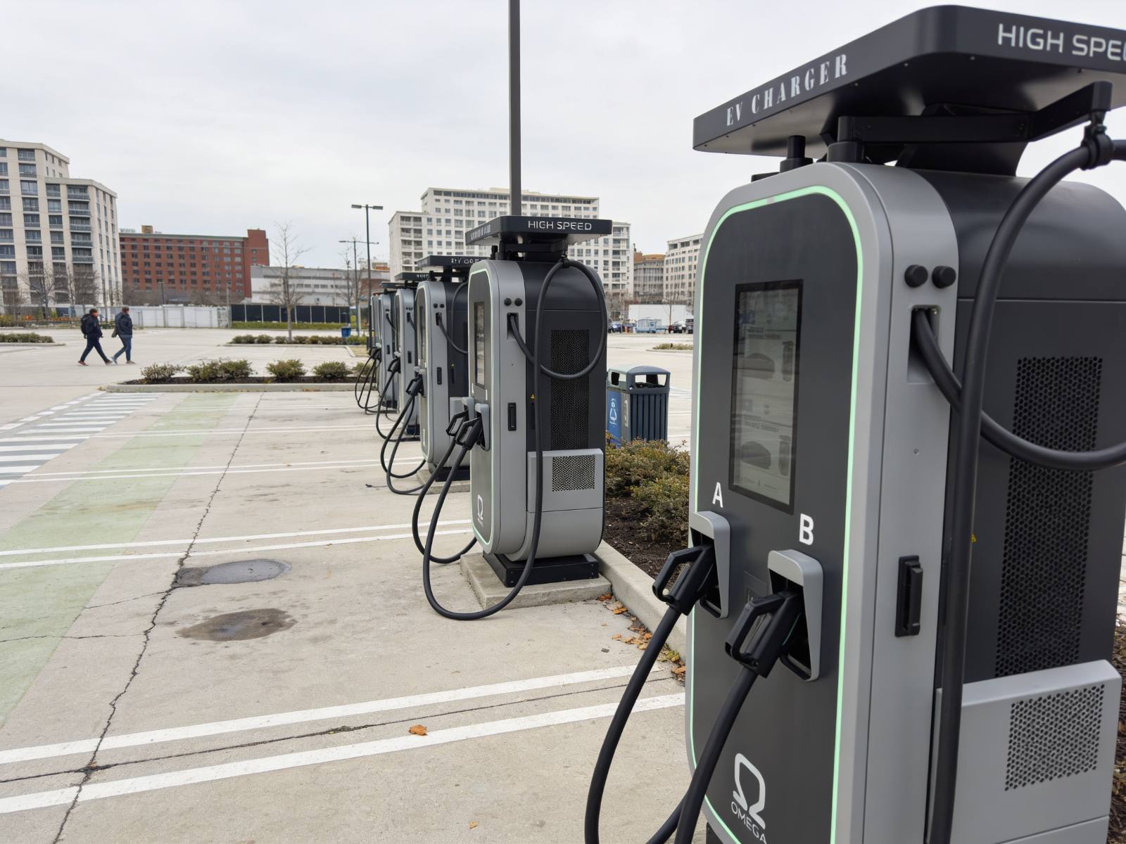 Charging at Scale: The Best Fast Chargers for Fleet Operations | Charge ...